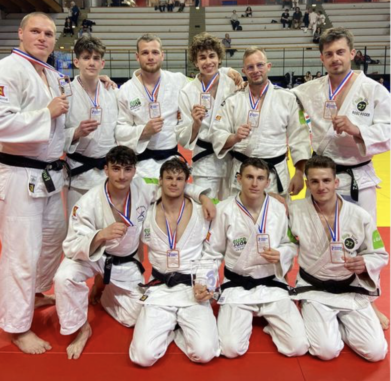 Louis Lecoq 3ème au champ. de France seniors 2ème div au sein de l'équipe Eure Judo