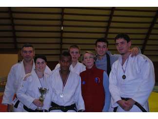 Tournoi du Vaudreuil : équipe séniors
ALM Judo en argent sur un total de 10 équipes